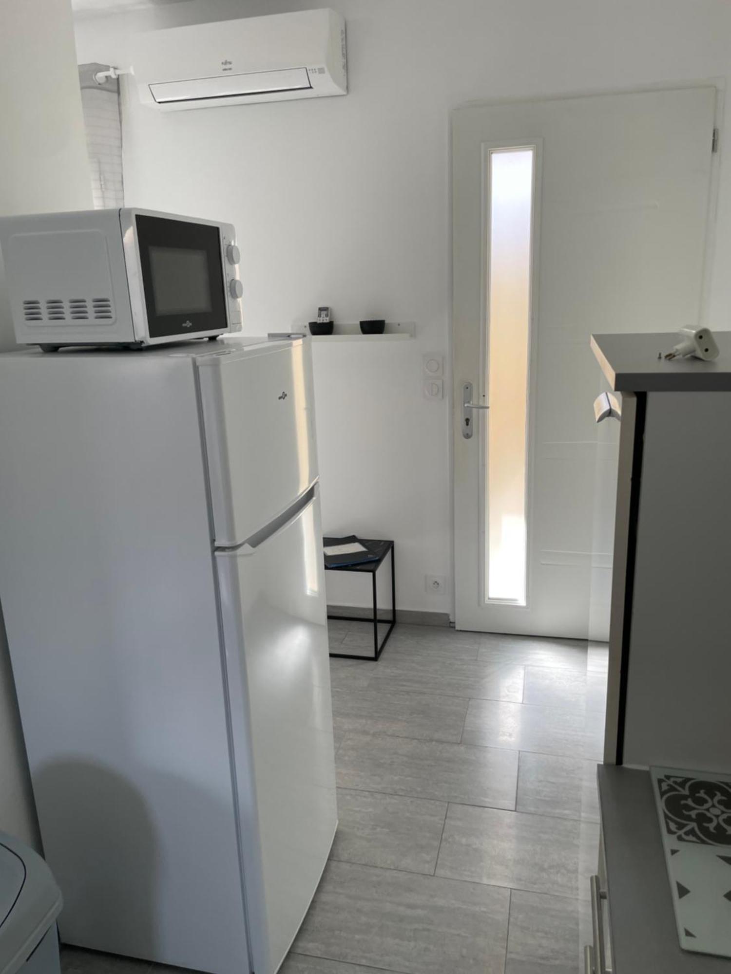 Appartement T2 Avec Terrasse Et Cour Cavaillon Exterior foto