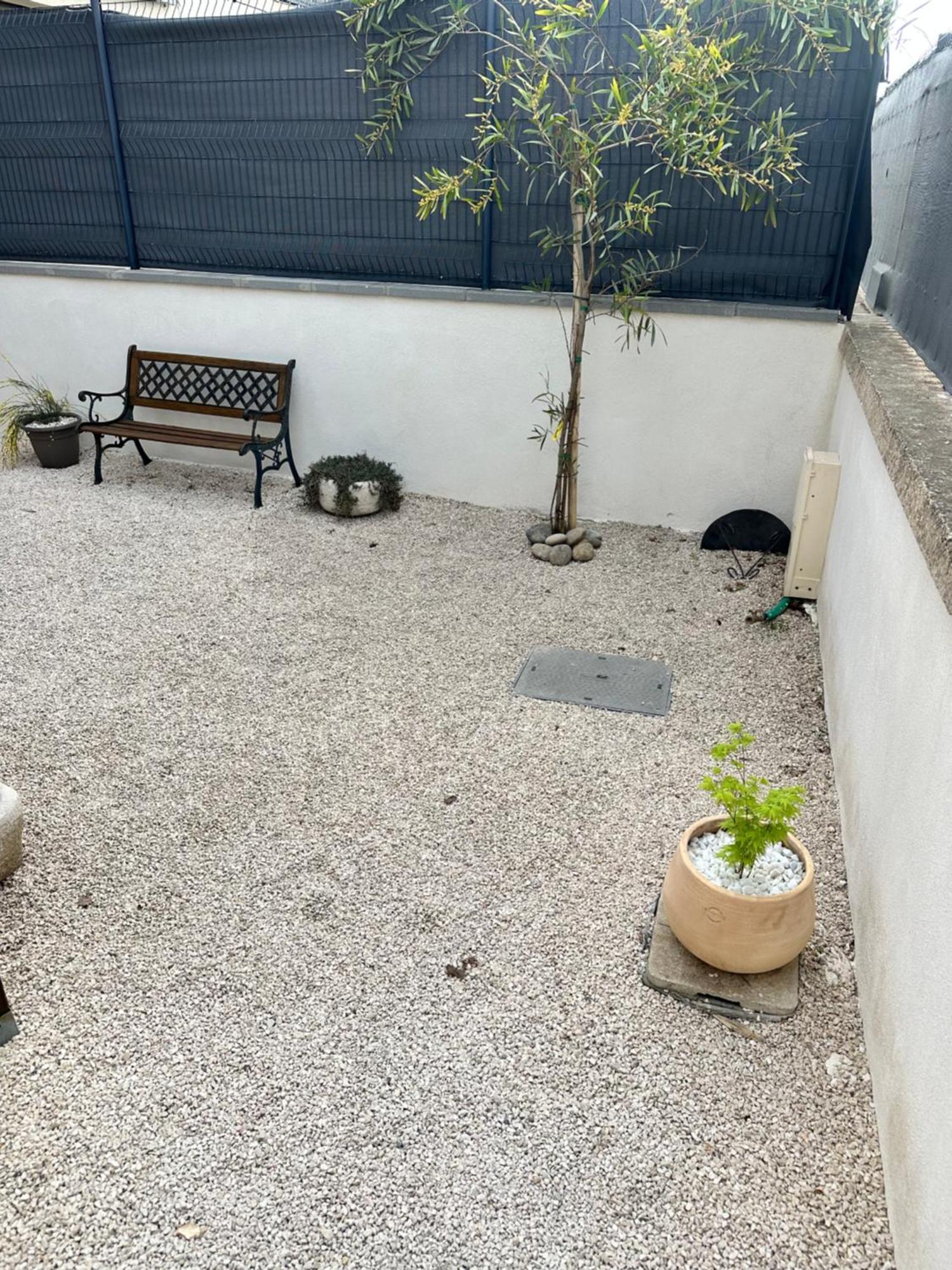 Appartement T2 Avec Terrasse Et Cour Cavaillon Exterior foto
